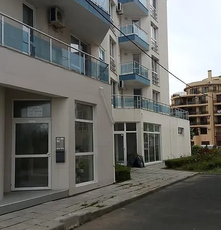 Апартамент Kraybrezhna Поморие